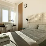 Apartment Modern With Balcony And Free Parking *