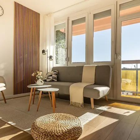 Apartment Modern With Balcony And Free Parking *