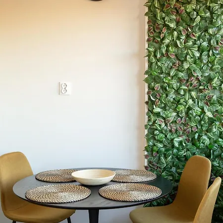 Appartamento Modern With Balcony And Free Parking