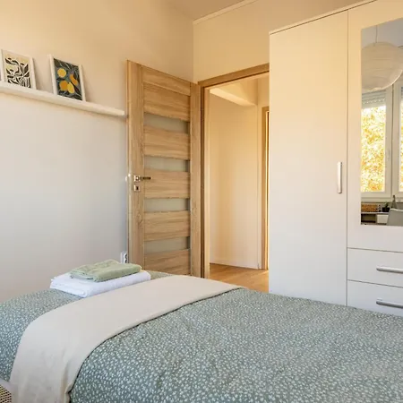 Modern With Balcony And Free Parking Appartamento *
