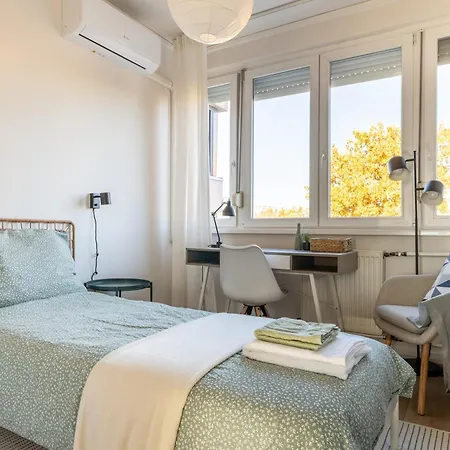 Modern With Balcony And Free Parking Debrecen